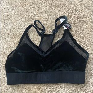 Pink sports bra (Black)